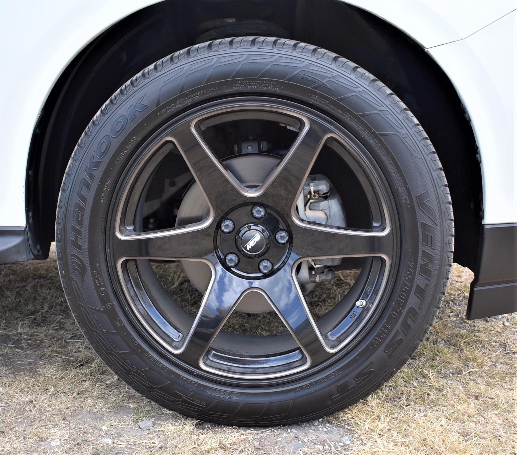 Nissan Pathfinder (2019) on 20" BGW Cartel