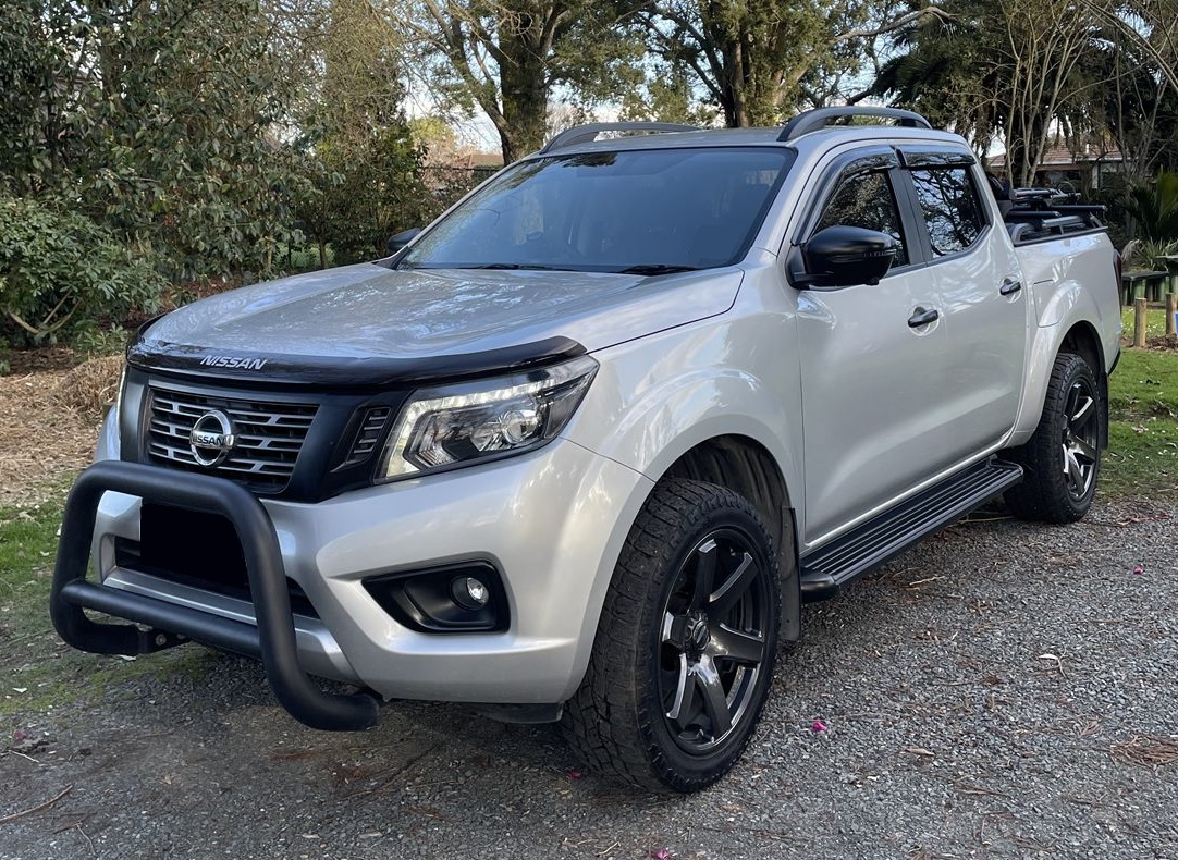 Nissan Navara STX (2021) on 20" BGW Beast