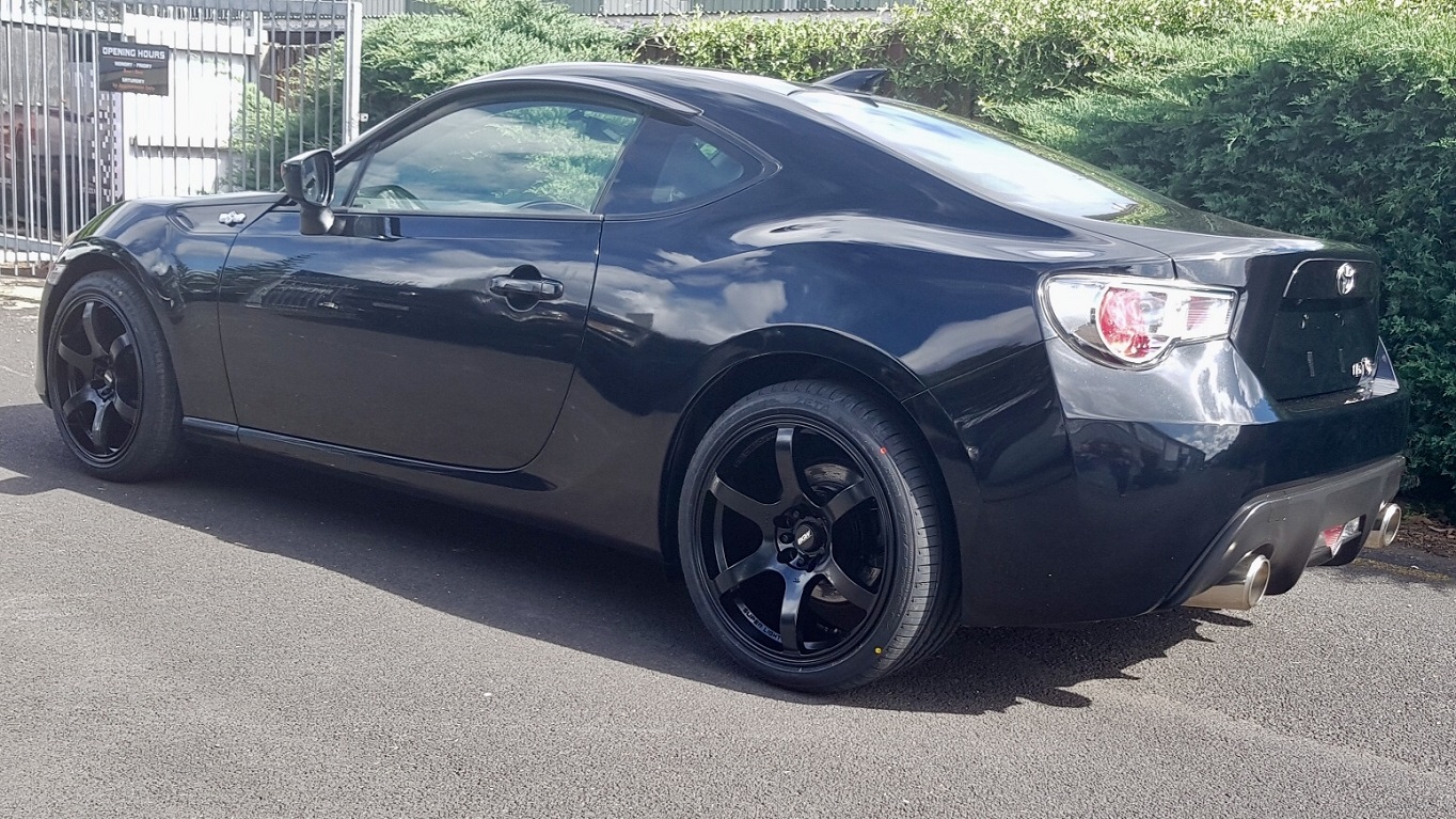 Toyota GT86 on 18" staggered BGW DC Tanaka