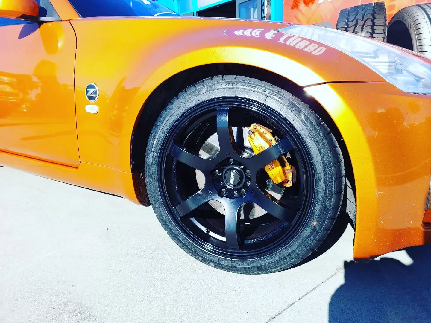 Nissan 350z Track(2006) on 18" BGW DC Tanaka