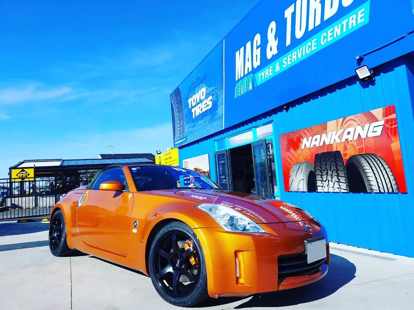 Nissan 350z Track(2006) on 18" BGW DC Tanaka