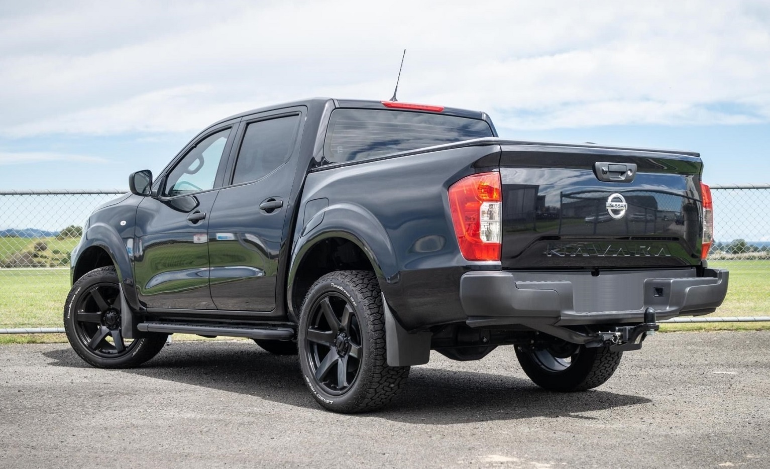 Nissan Navara SL (2021) on BGW Beast