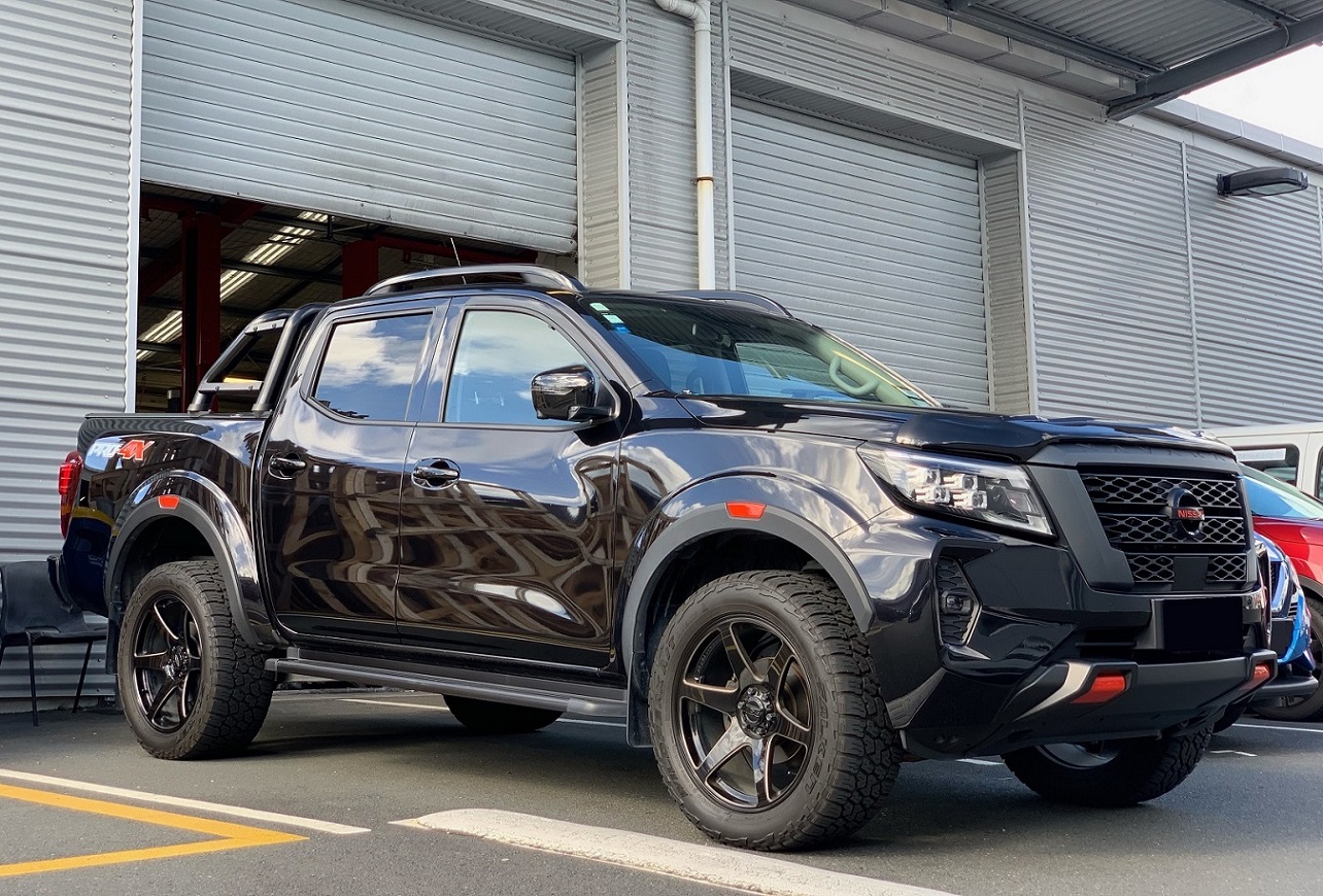 Nissan Navara PRO-4X (2021) on 20" BGW Cartel
