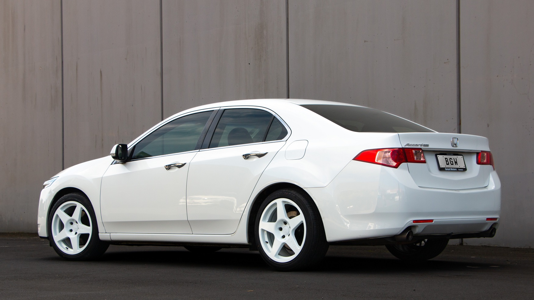Honda Accord Euro on 18" BGW R5