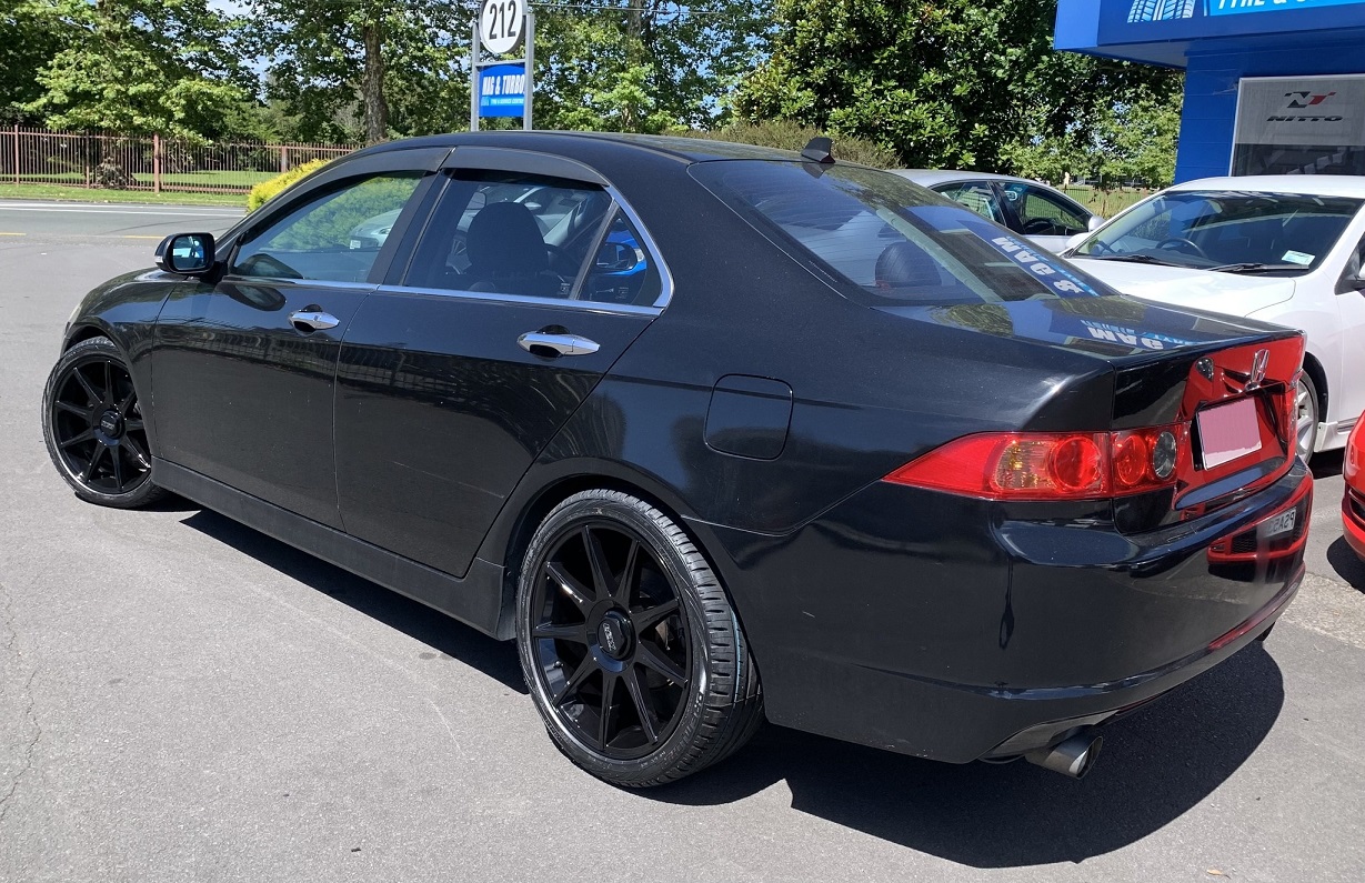 Honda Accord (2006) on 18" BGW Tech 9