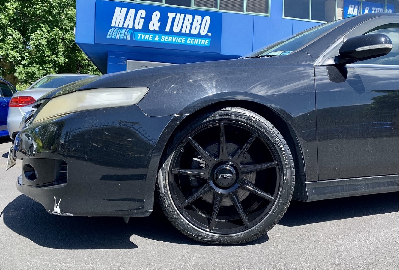 Honda Accord (2006) on 18" BGW Tech 9
