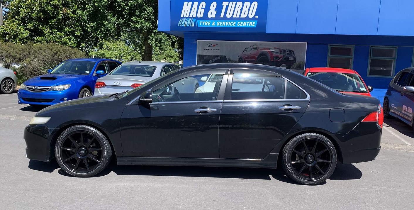 Honda Accord (2006) on 18" BGW Tech 9