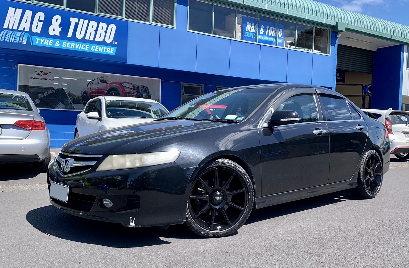 Honda Accord (2006) on 18" BGW Tech 9