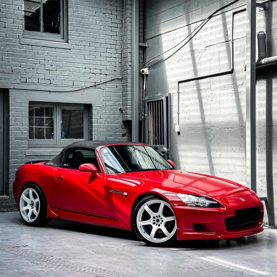 Honda S2000 (2002) on staggered 18" BGW DC Tanaka