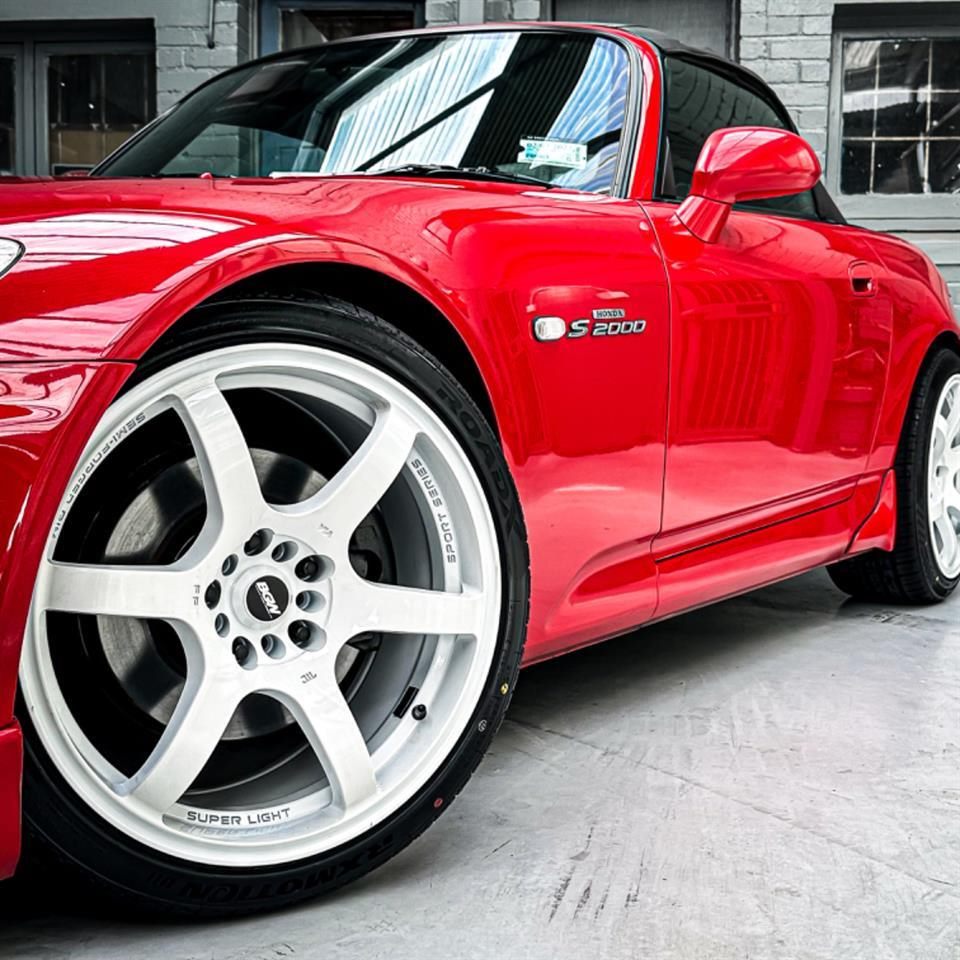 Honda S2000 (2002) on staggered 18" BGW DC Tanaka