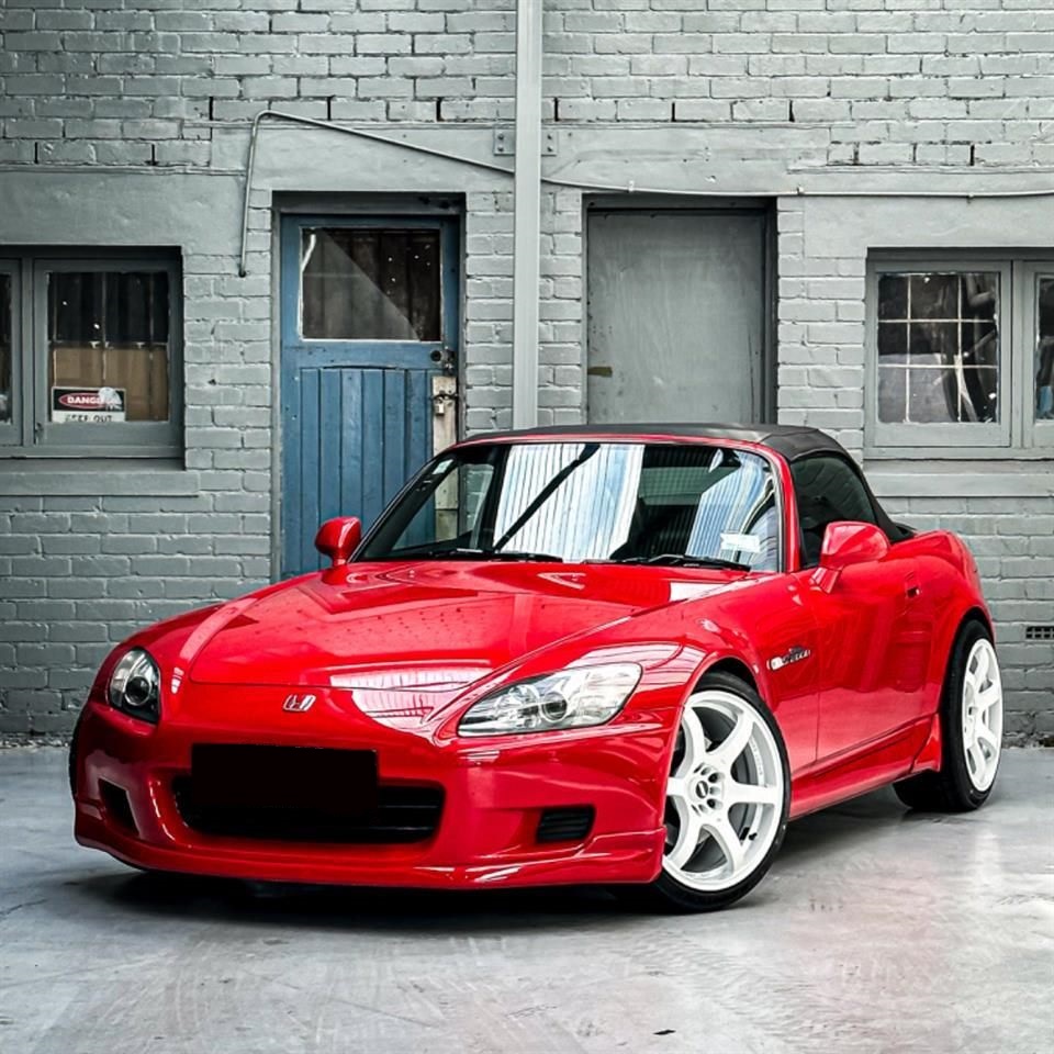 Honda S2000 (2002) on staggered 18" BGW DC Tanaka