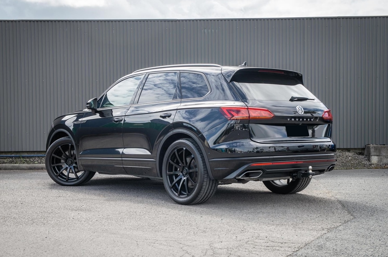 Volkswagen Touareg (2019) on 22" BGW Pursuit