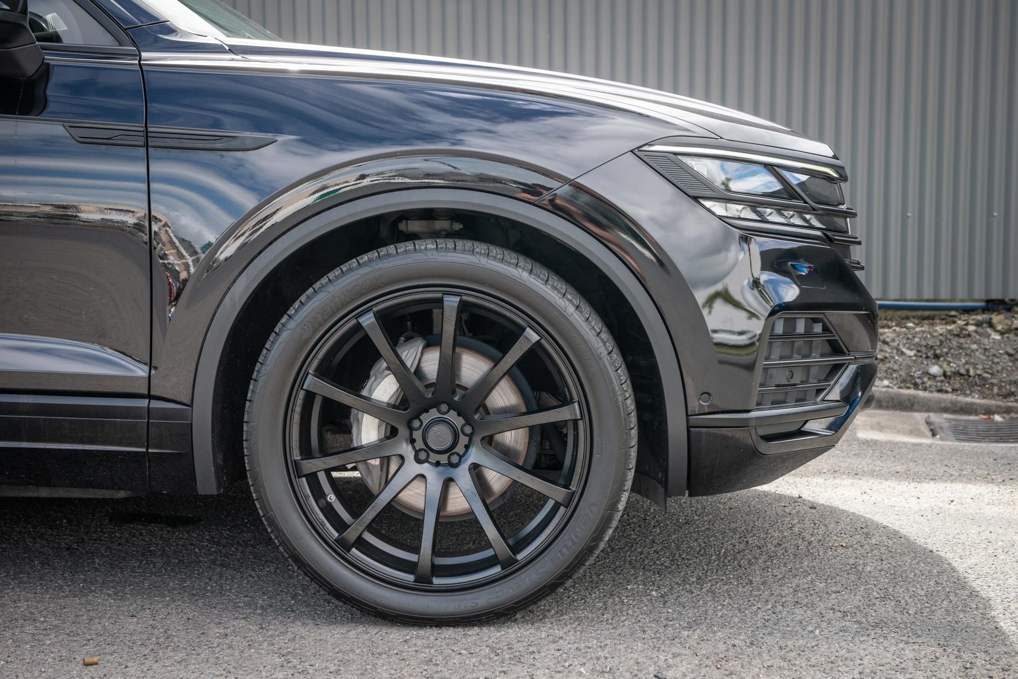 Volkswagen Touareg (2019) on 22" BGW Pursuit