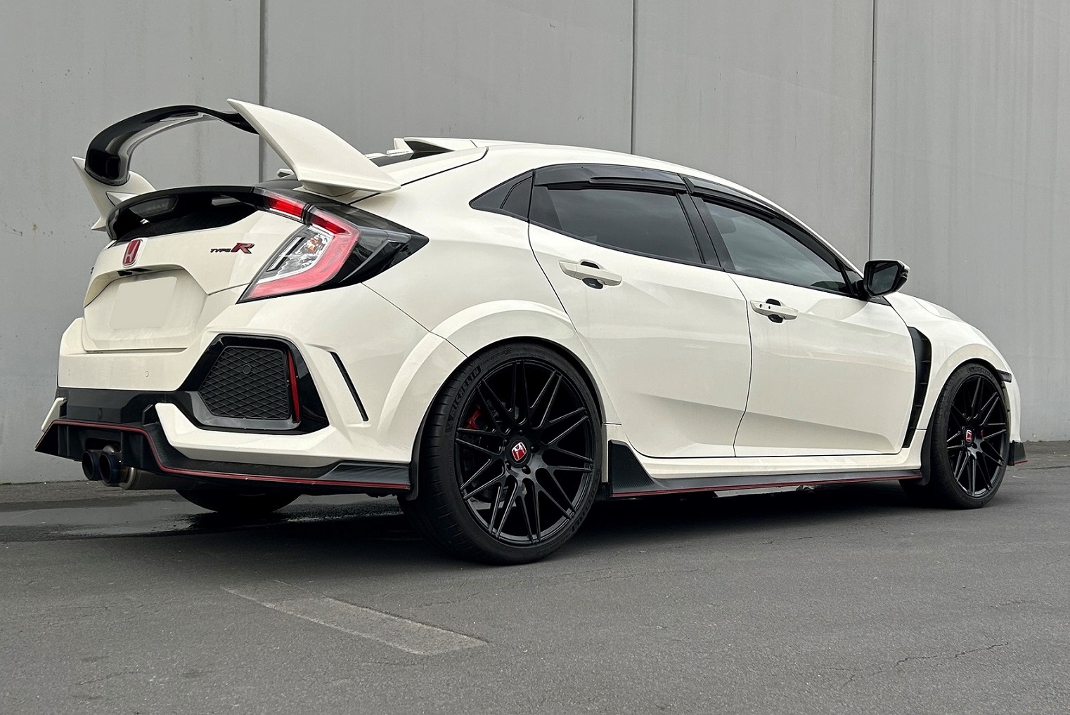 Honda Civic Type R (2018) on 20x9" Covert CV8