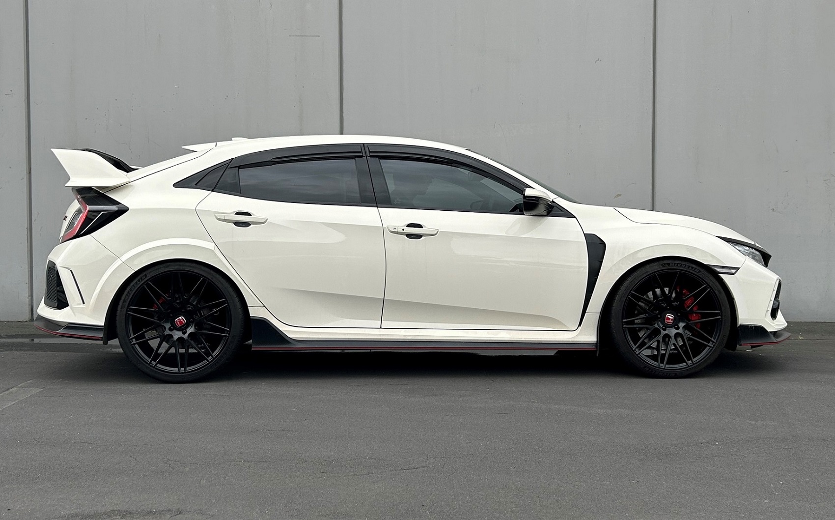 Honda Civic Type R (2018) on 20x9" Covert CV8