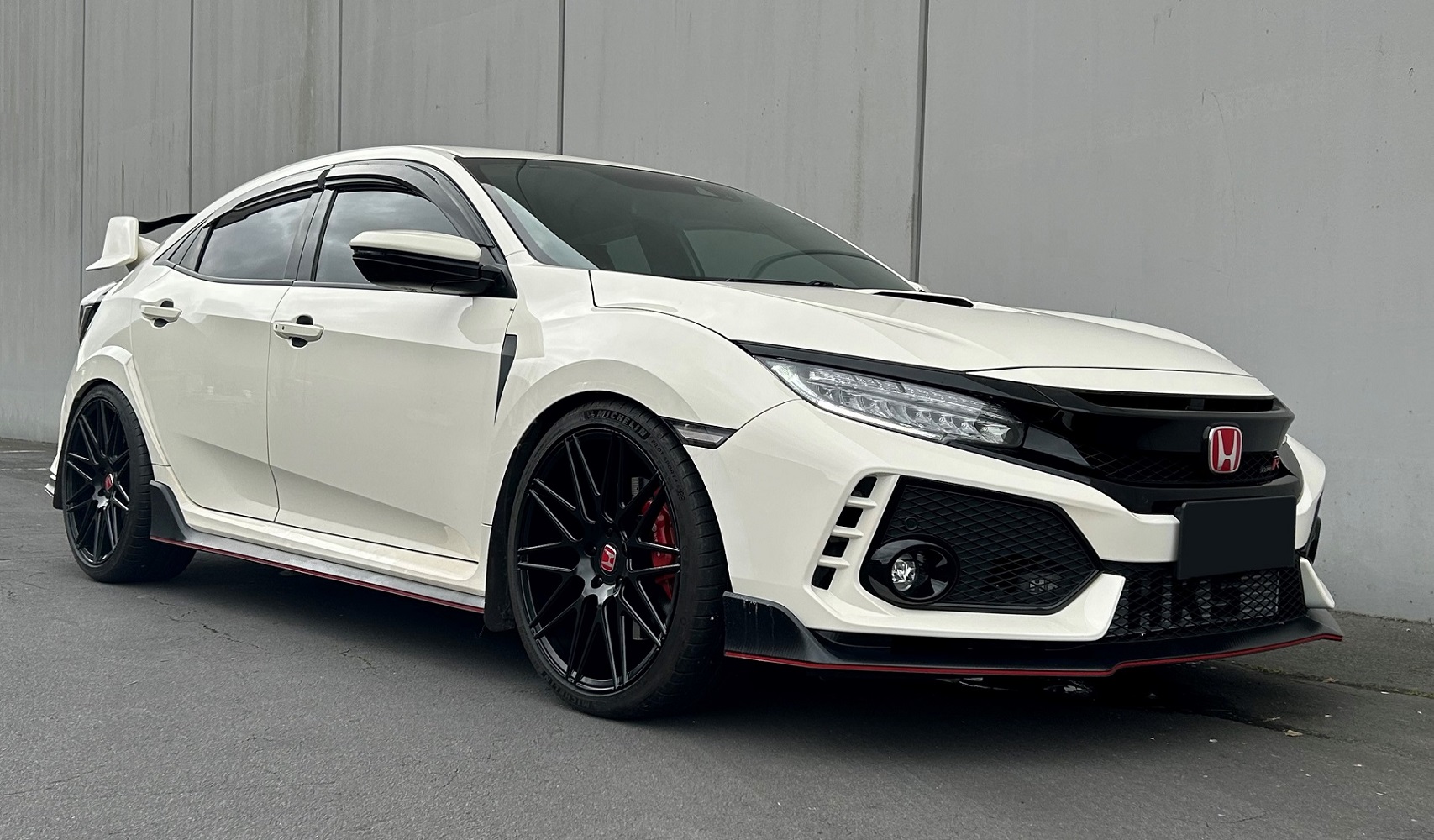 Honda Civic Type R (2018) on 20x9" Covert CV8
