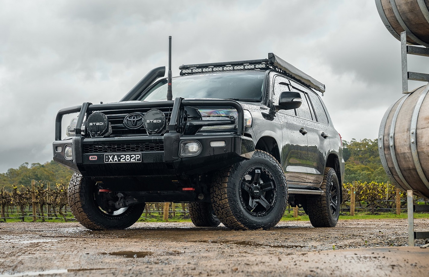 Toyota Land Cruiser 200 Series on ROH Rock 5