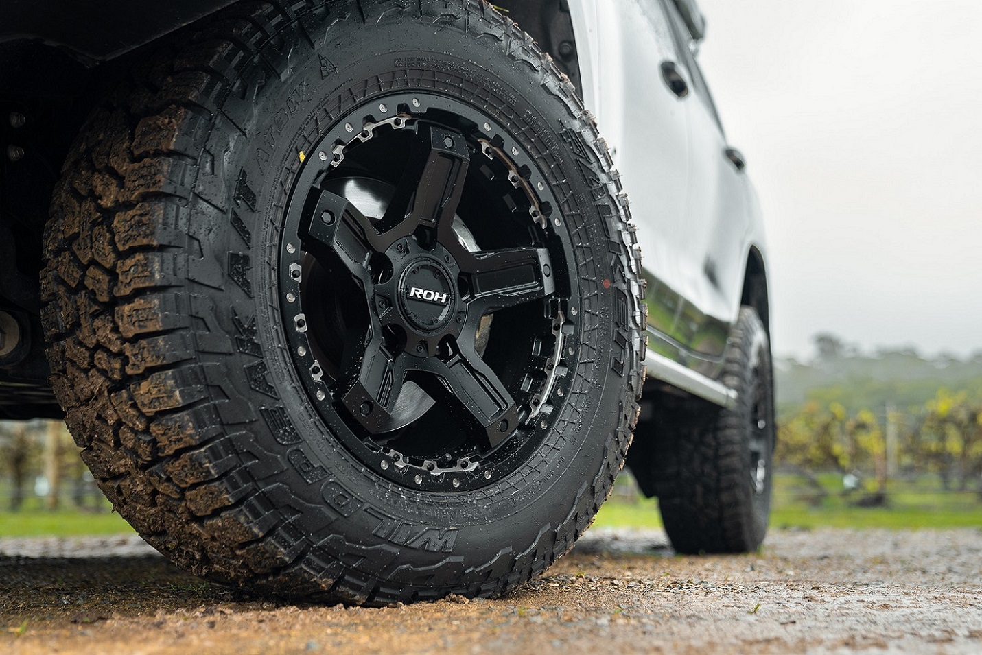 Toyota Land Cruiser 200 Series on ROH Rock 5