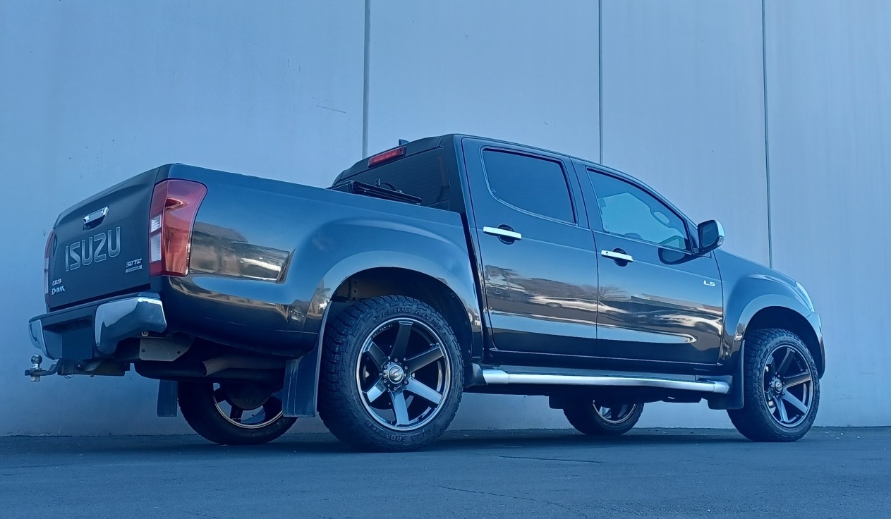 Isuzu D-Max on 20x9.5" BGW Beast