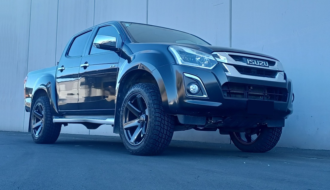 Isuzu D-Max on 20x9.5" BGW Beast