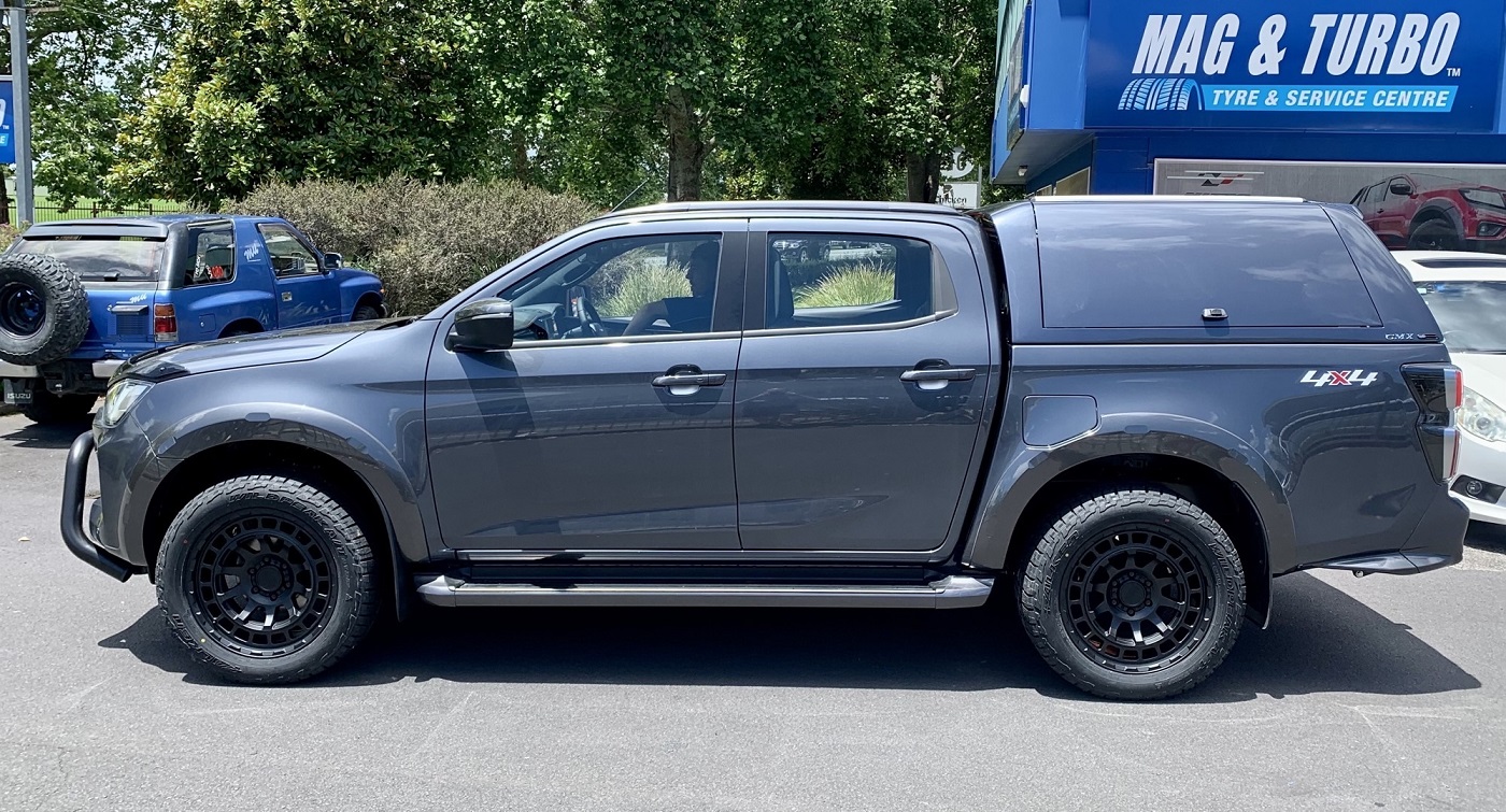 Isuzu D-Max on 20" Black Rhino Chamber