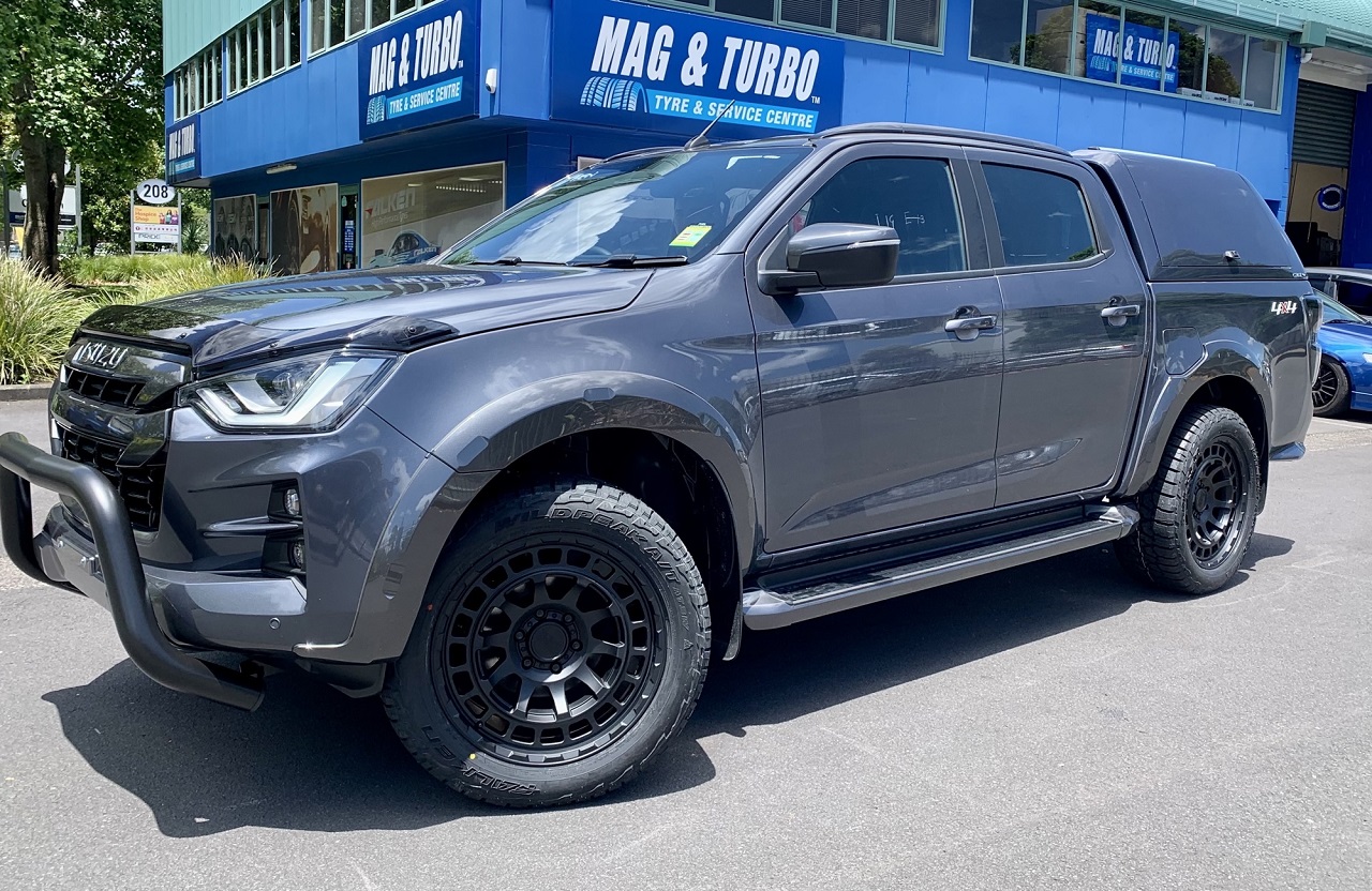 Isuzu D-Max on 20" Black Rhino Chamber