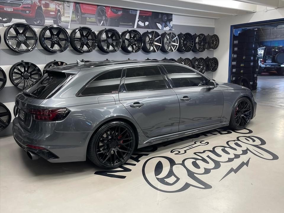 Audi RS4 (2018) on Covert CV1