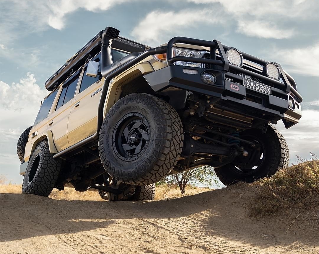 Toyota LC76 on ROH Vulcan