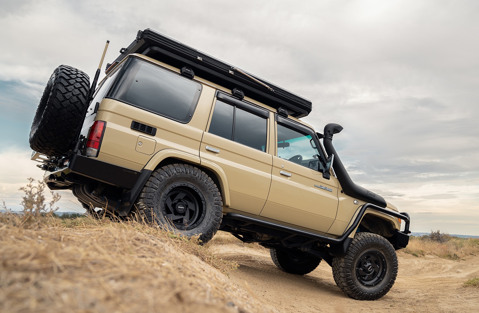 Toyota LC76 on ROH Vulcan