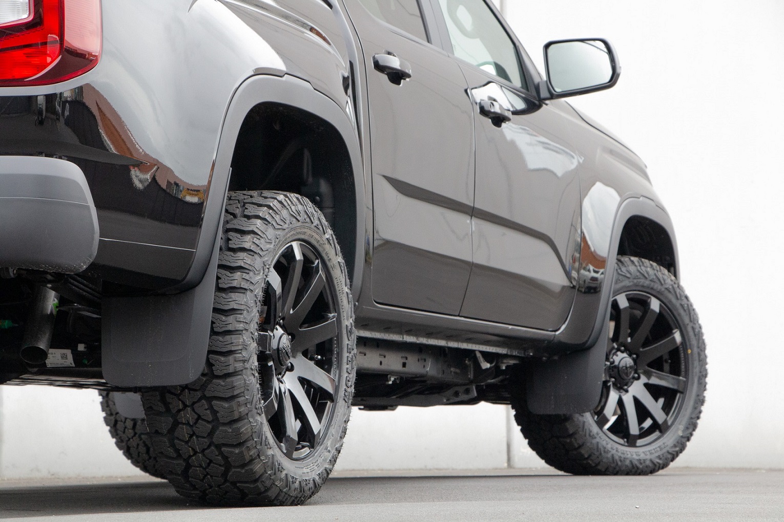 VW Amarok on Covert RV3