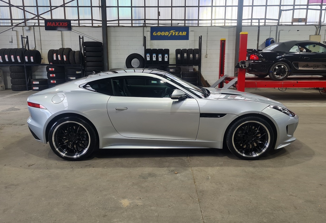 Jaguar F Type on Covert CV7