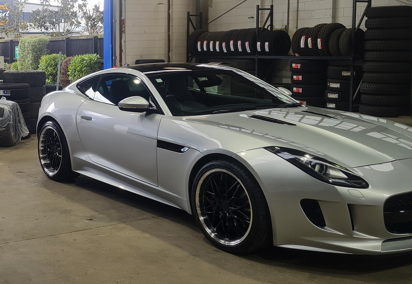Jaguar F Type on Covert CV7