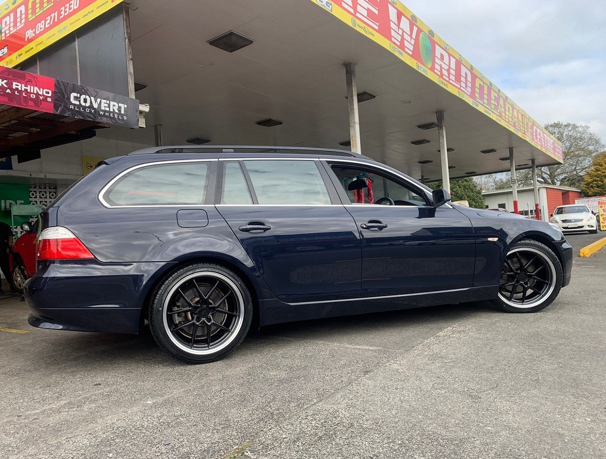 BMW 5 Series (E61) on Covert CV4